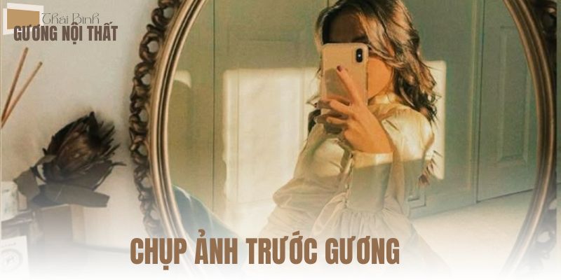 Chụp ảnh trước gương