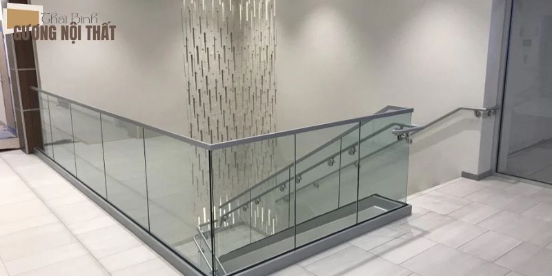 Ứng dụng của lan can kính cường lực với từng công trình