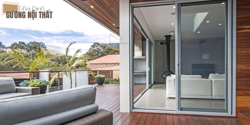 Bộ cửa nhôm kính lùa cho ban công, tiết kiệm không gian