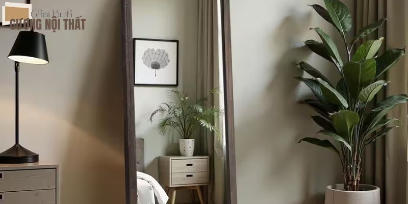 Gương đứng khung gỗ trong phòng ngủ
