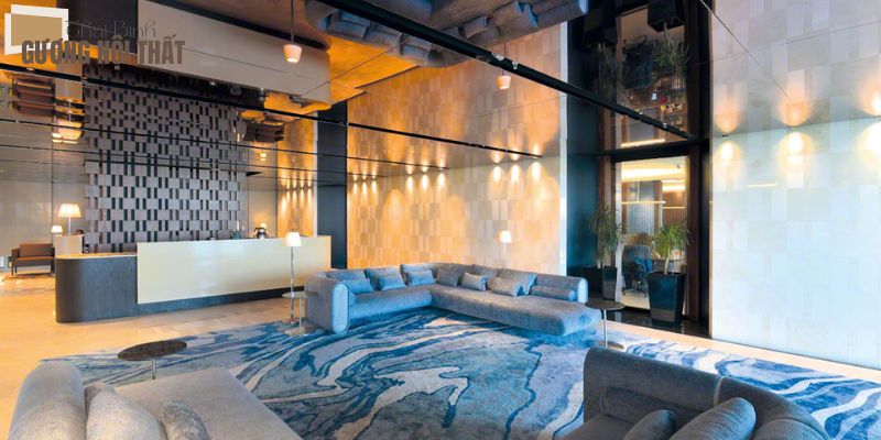 Trần gương trong phòng khách