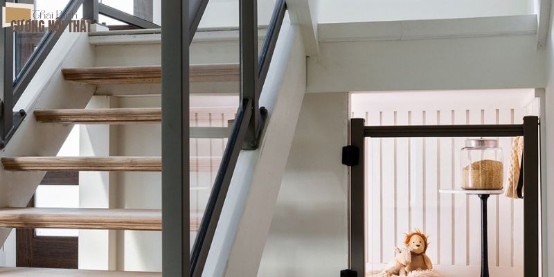 Mẫu lan can kính cường lực cầu thang